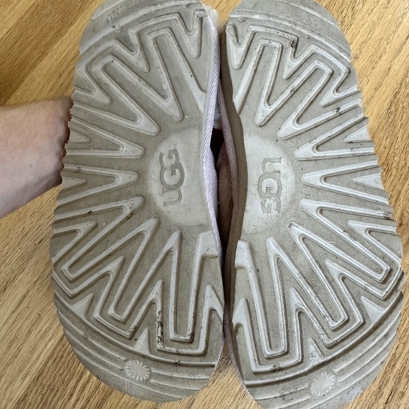 Little Girls Uggs Pink Size 1 Classic Slip On Slipper Suede - Picture 4 of 5